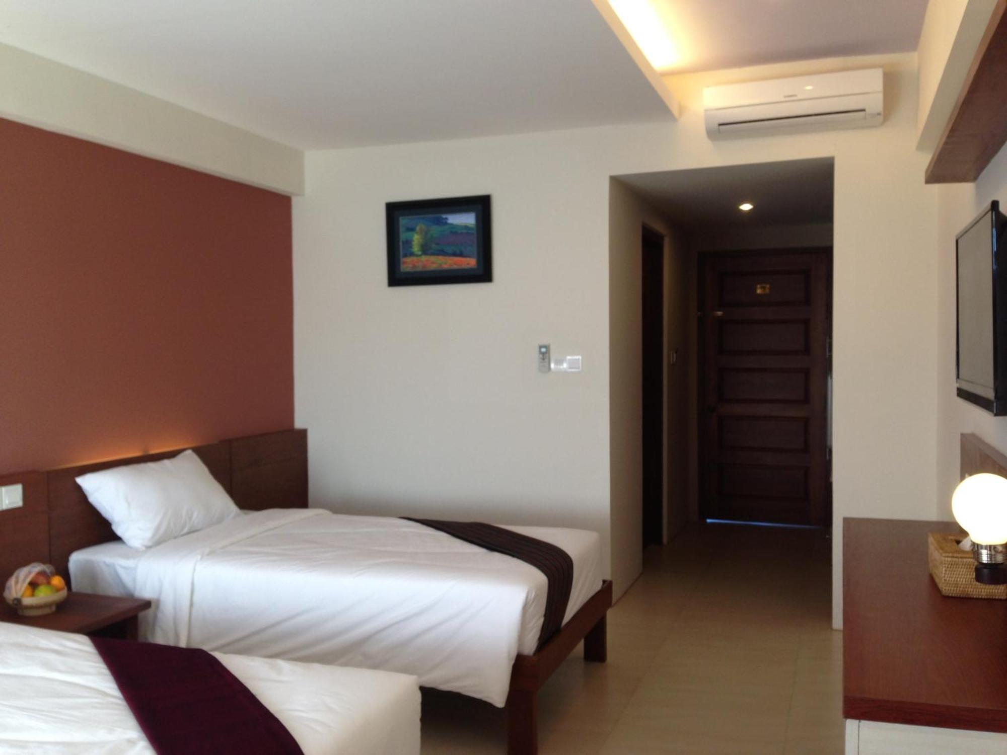 Paradise Hotel Nyaung Shwe Inle Lake Exterior photo