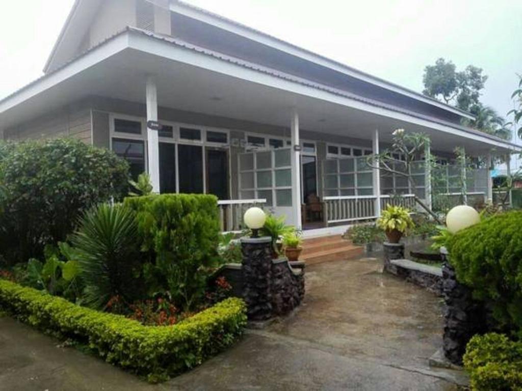 Paradise Hotel Nyaung Shwe Inle Lake Exterior photo