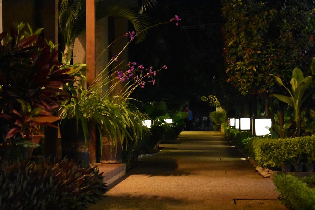 Paradise Hotel Nyaung Shwe Inle Lake Exterior photo