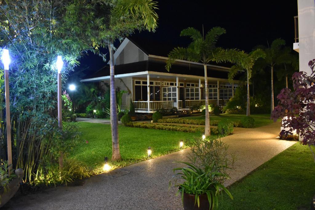 Paradise Hotel Nyaung Shwe Inle Lake Exterior photo