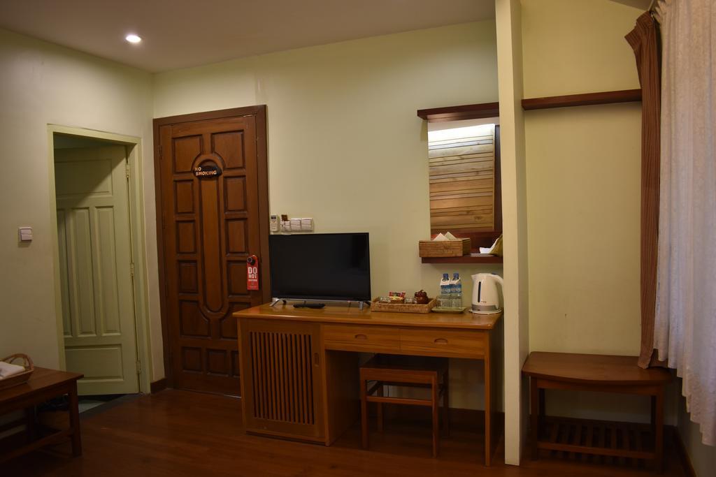 Paradise Hotel Nyaung Shwe Inle Lake Exterior photo