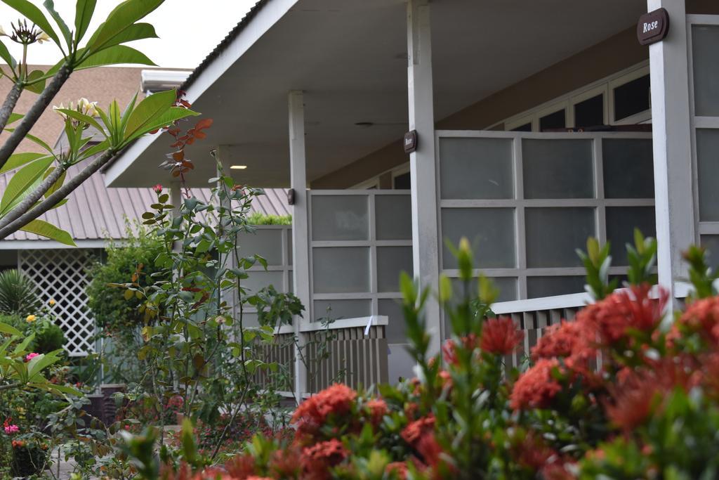 Paradise Hotel Nyaung Shwe Inle Lake Exterior photo