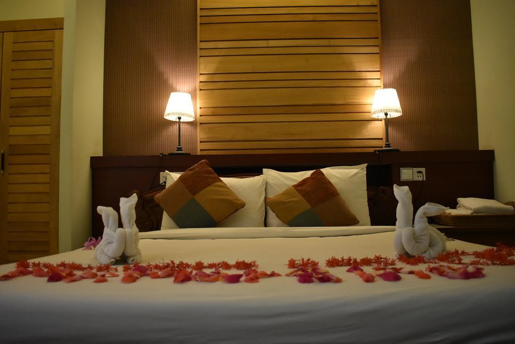 Paradise Hotel Nyaung Shwe Inle Lake Exterior photo